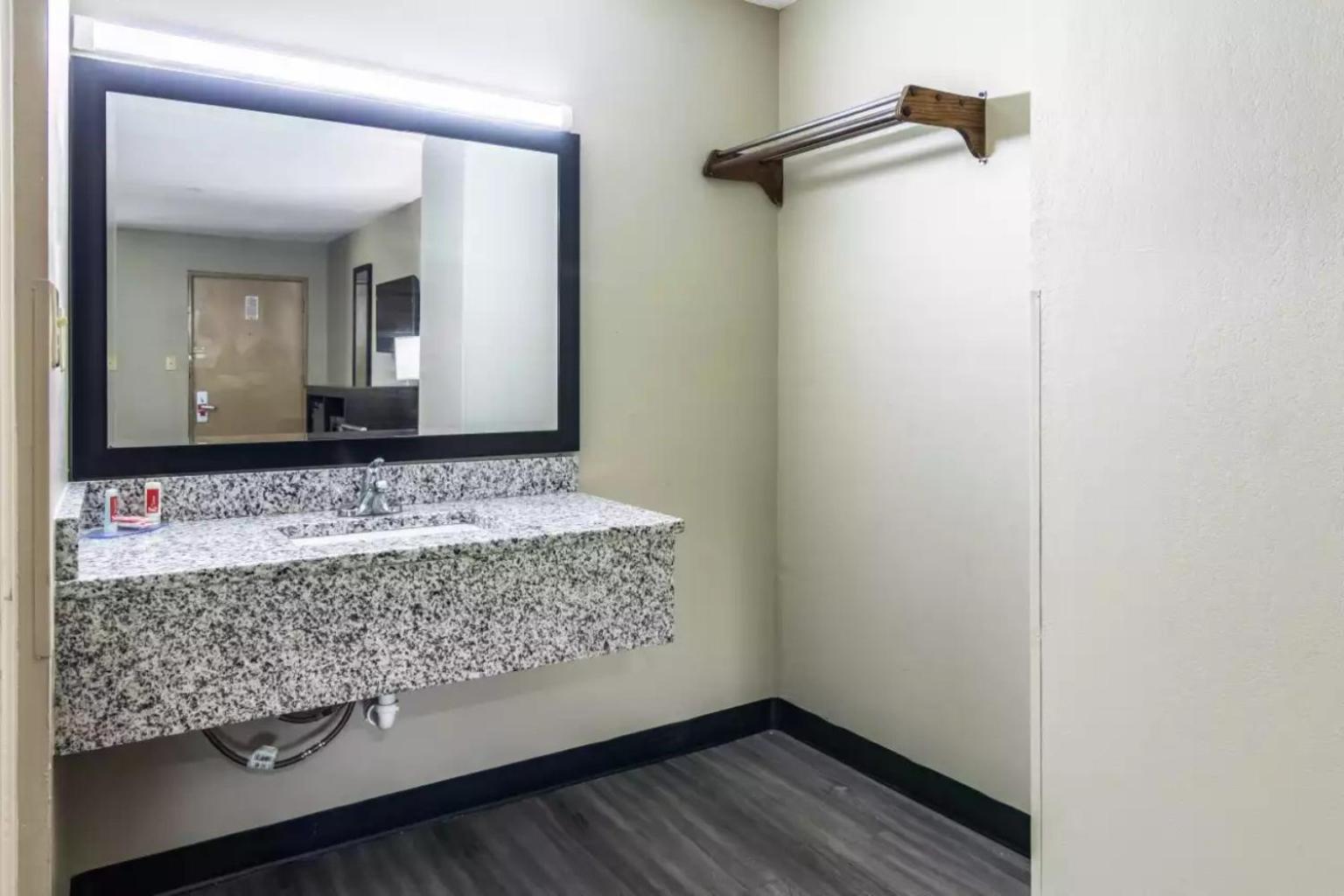 Americas Best Value Inn Opelika Buitenkant foto