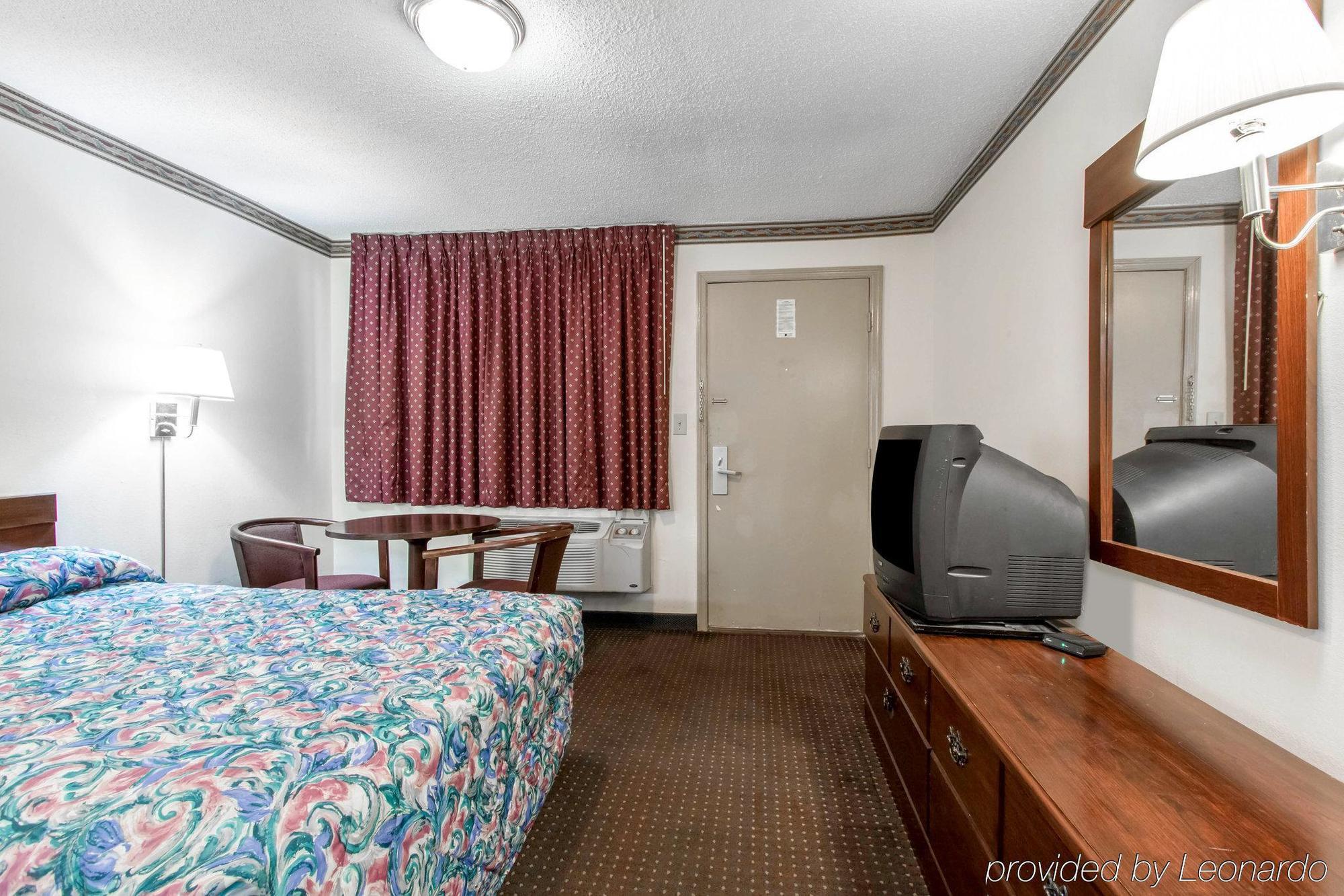 Americas Best Value Inn Opelika Buitenkant foto