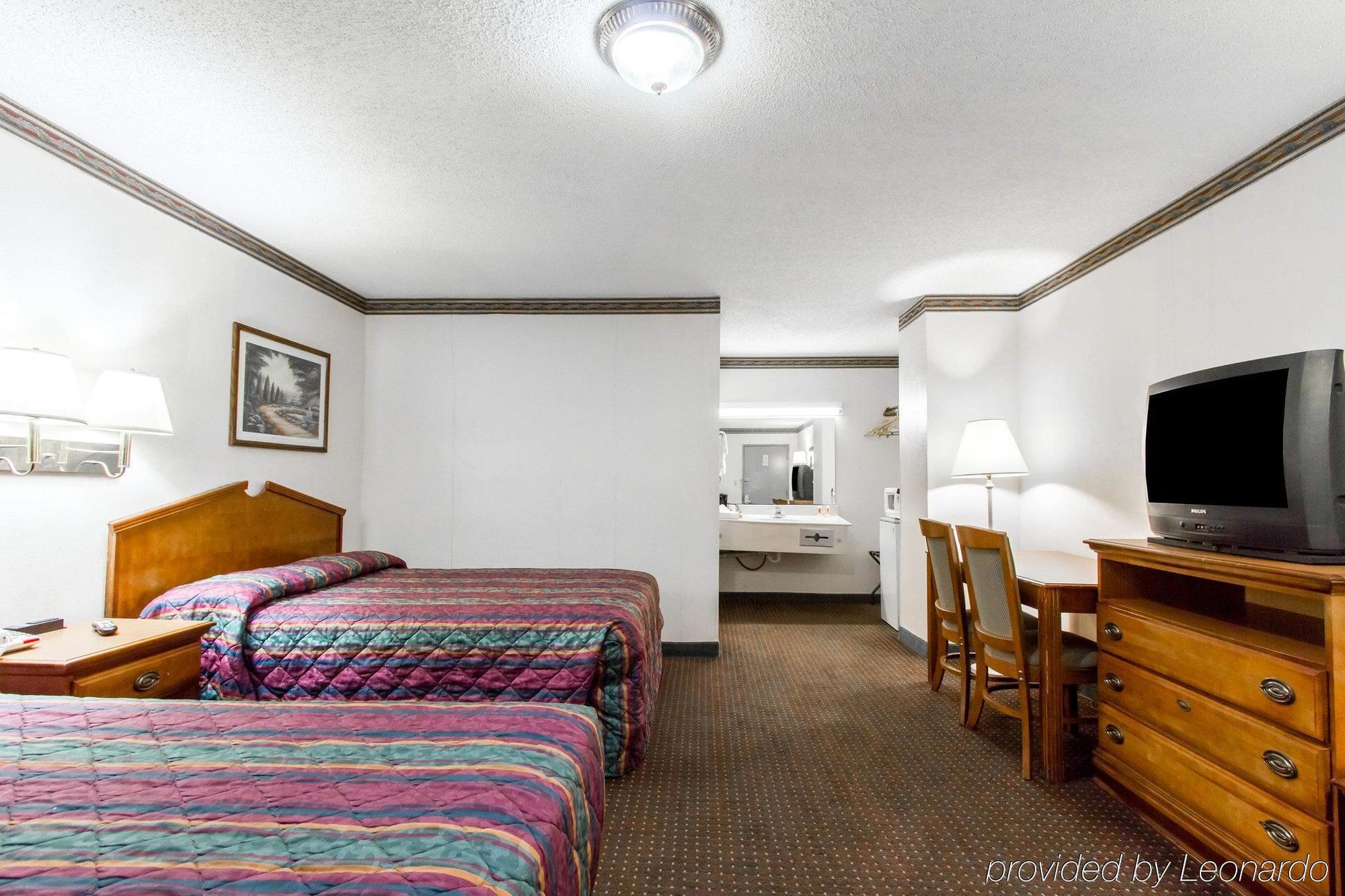 Americas Best Value Inn Opelika Buitenkant foto