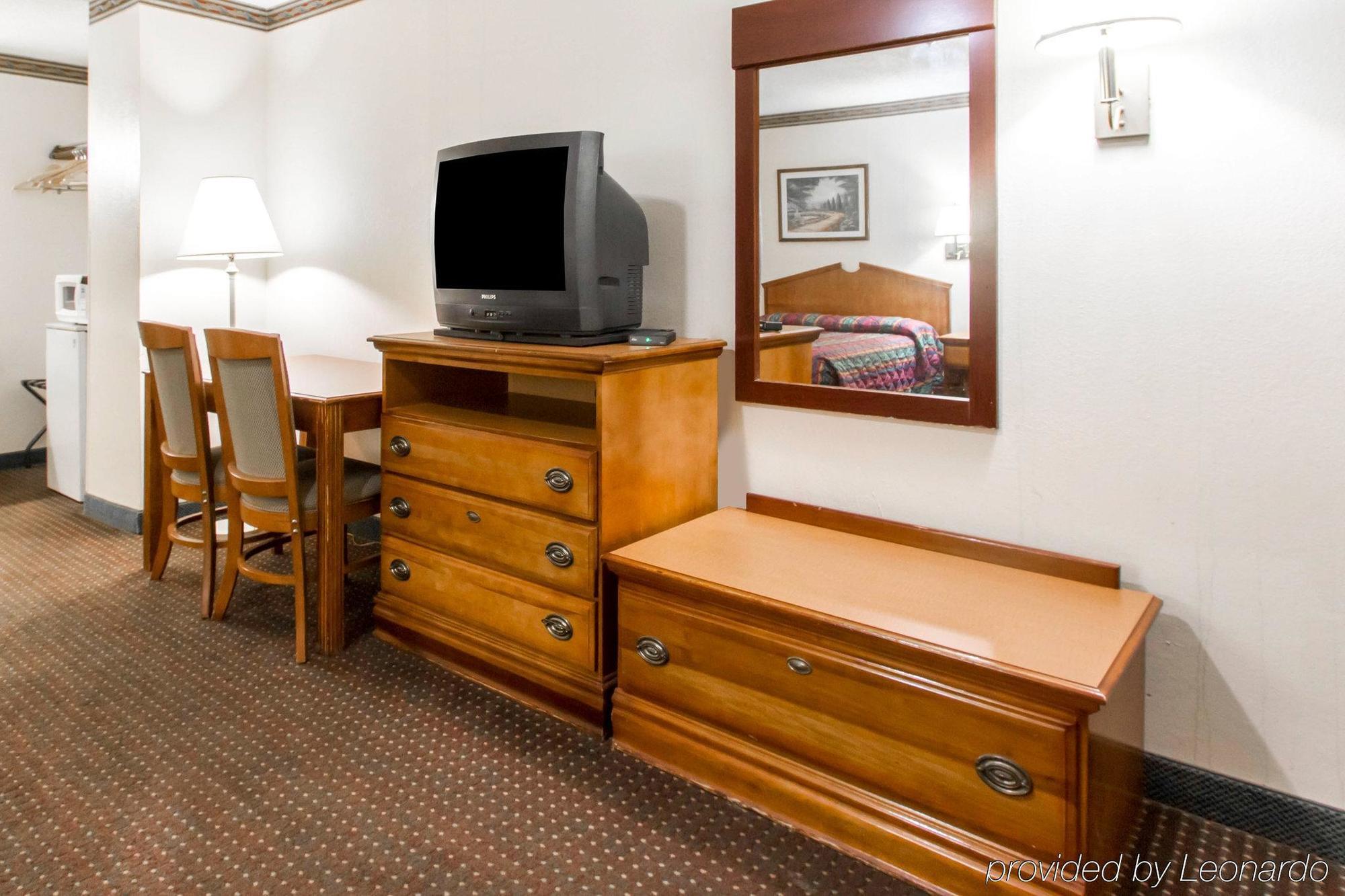 Americas Best Value Inn Opelika Buitenkant foto