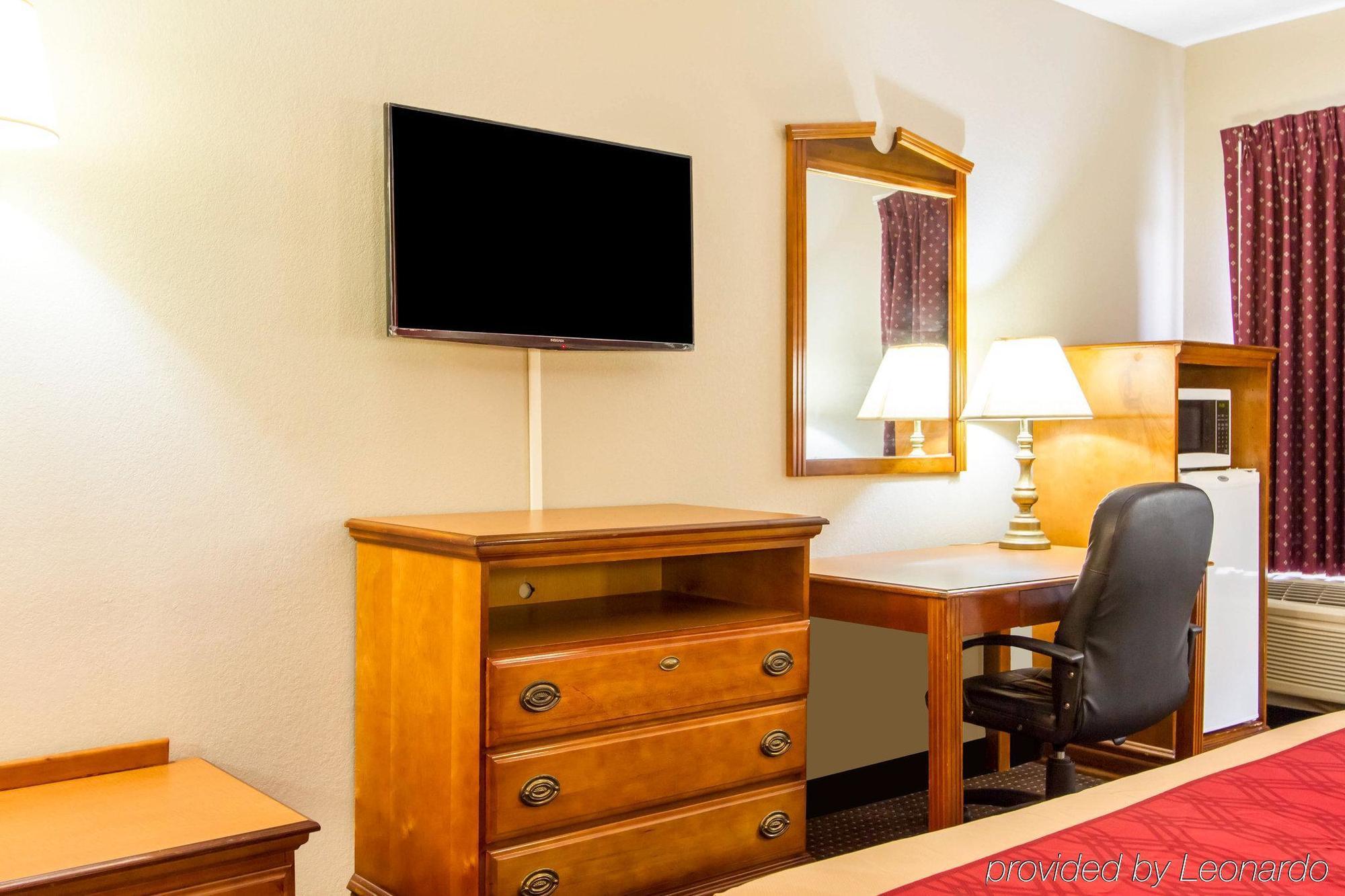 Americas Best Value Inn Opelika Buitenkant foto