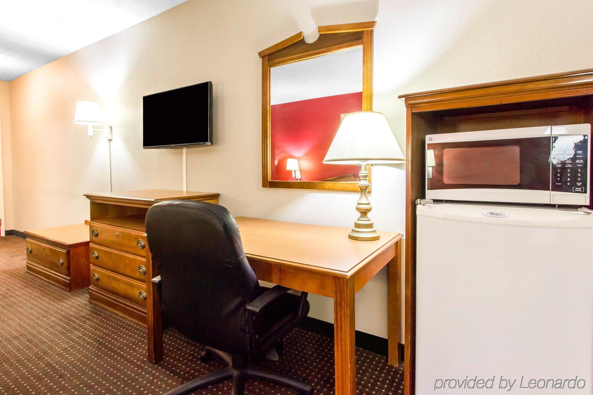 Americas Best Value Inn Opelika Buitenkant foto