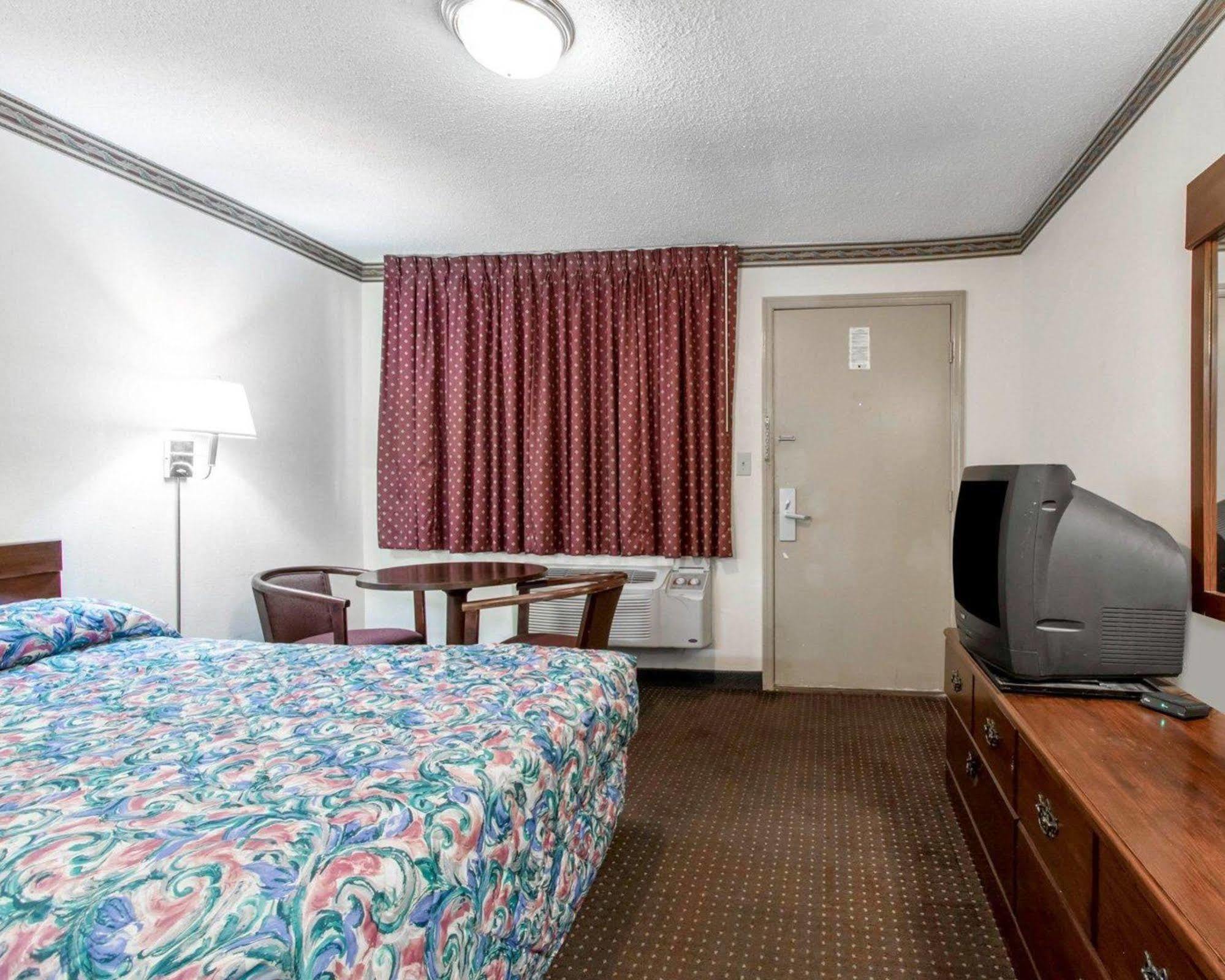 Americas Best Value Inn Opelika Buitenkant foto