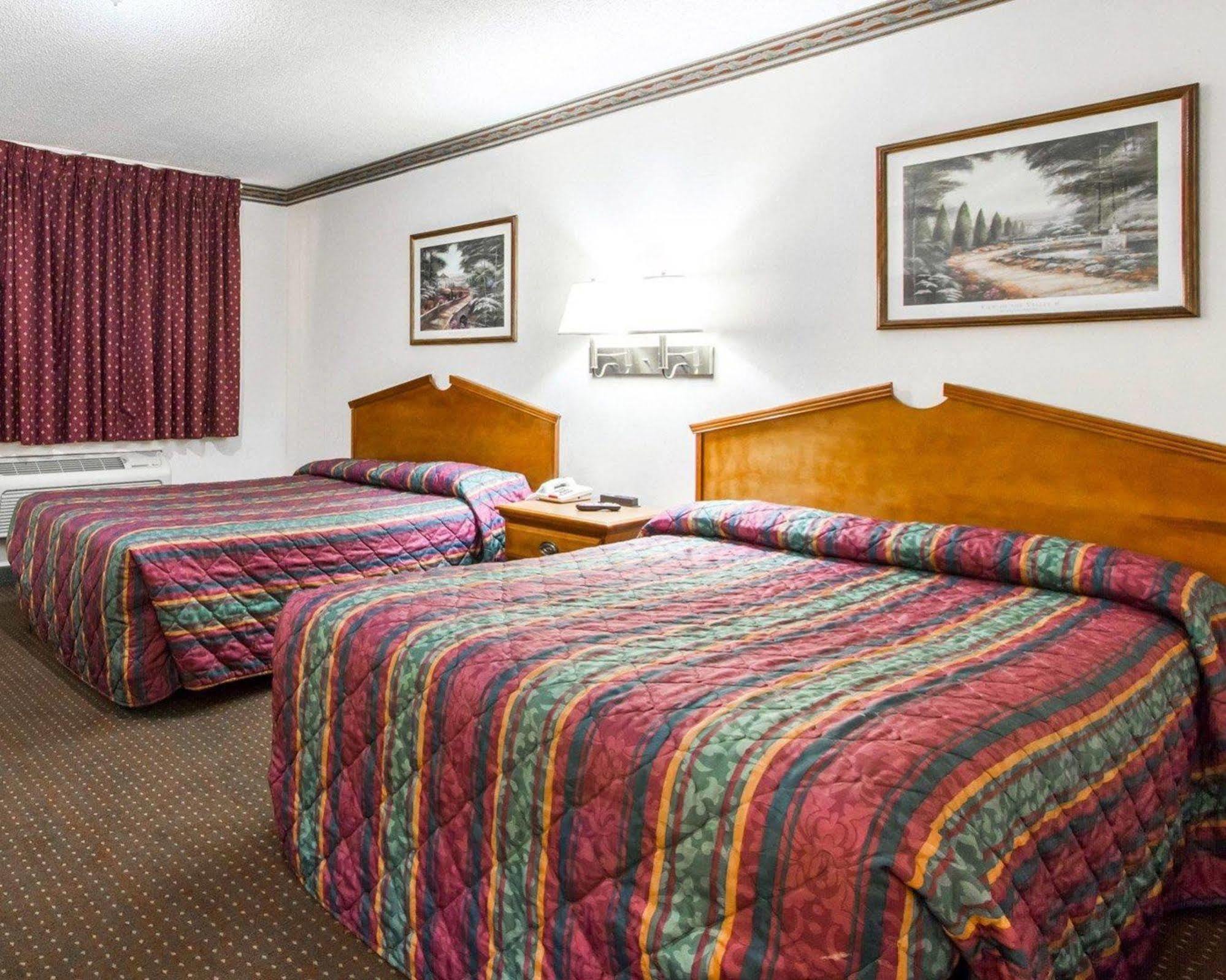 Americas Best Value Inn Opelika Buitenkant foto