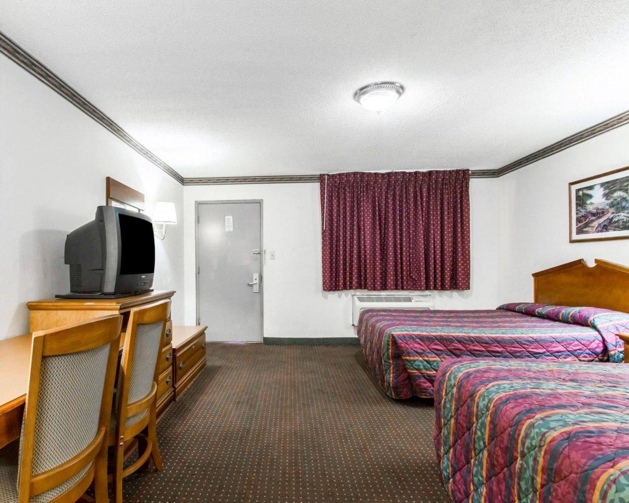 Americas Best Value Inn Opelika Buitenkant foto